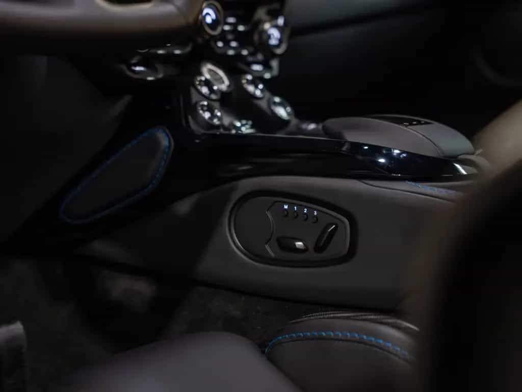 Aston Martin V12 Vantage Coupé | Carbon Seats | 09/2022-photo-23