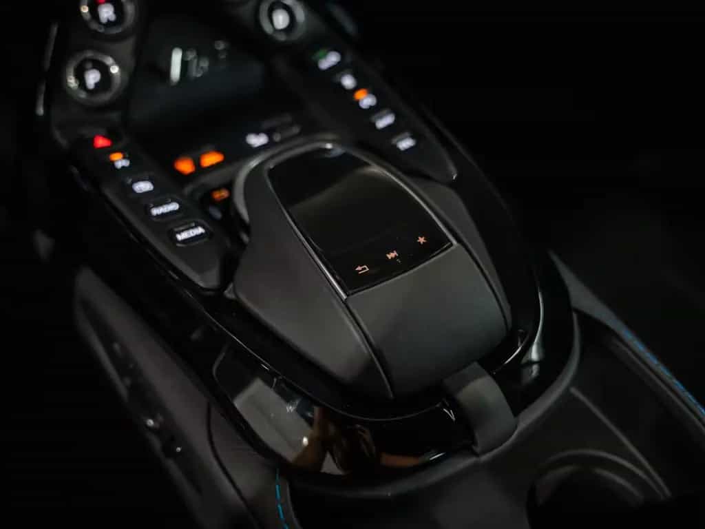 Aston Martin V12 Vantage Coupé | Carbon Seats | 09/2022-photo-24