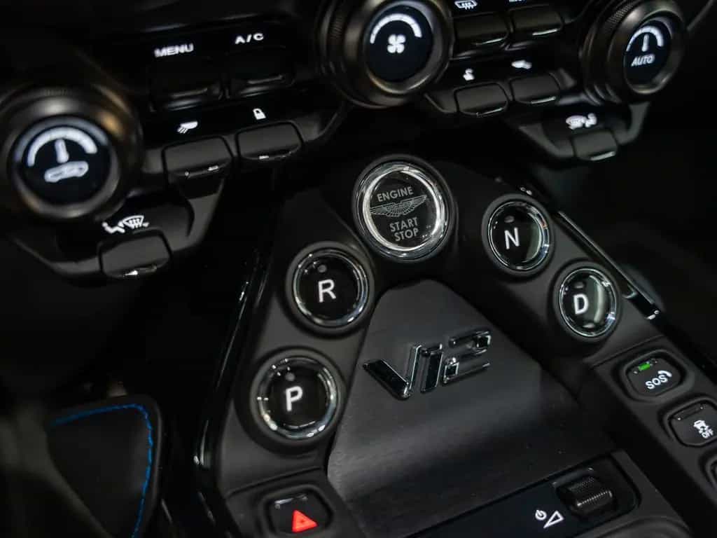 Aston Martin V12 Vantage Coupé | Carbon Seats | 09/2022-photo-26