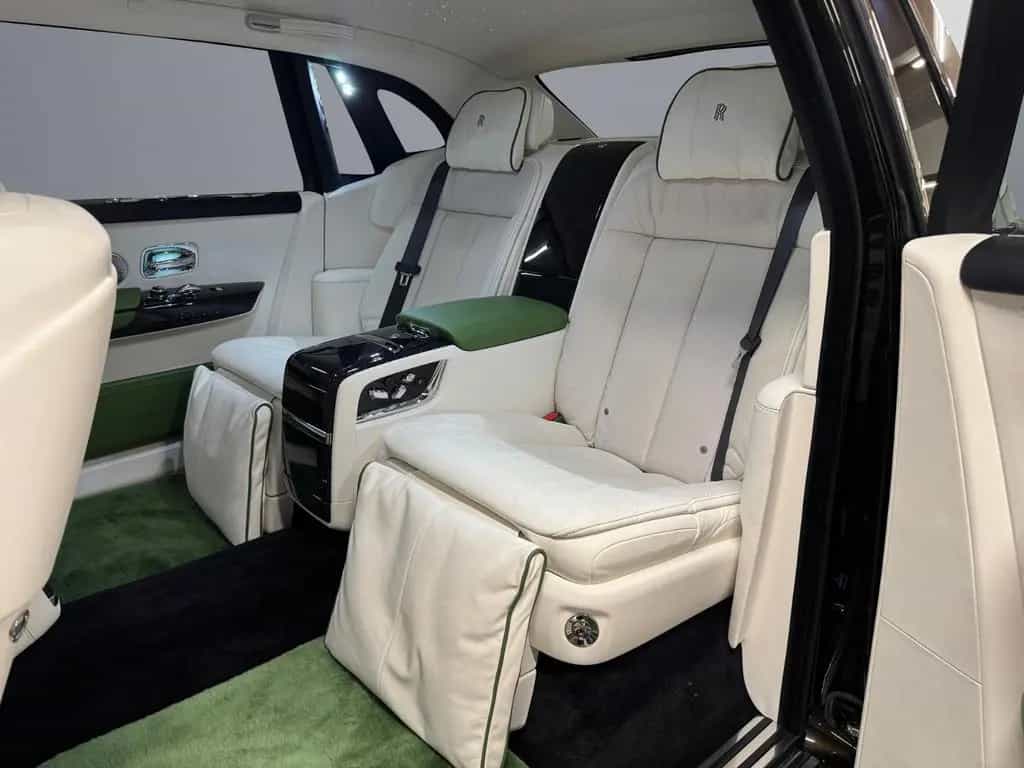 Rolls-Royce Phantom Extended (EWB) "The Connoisseur" 05/2022-photo-15