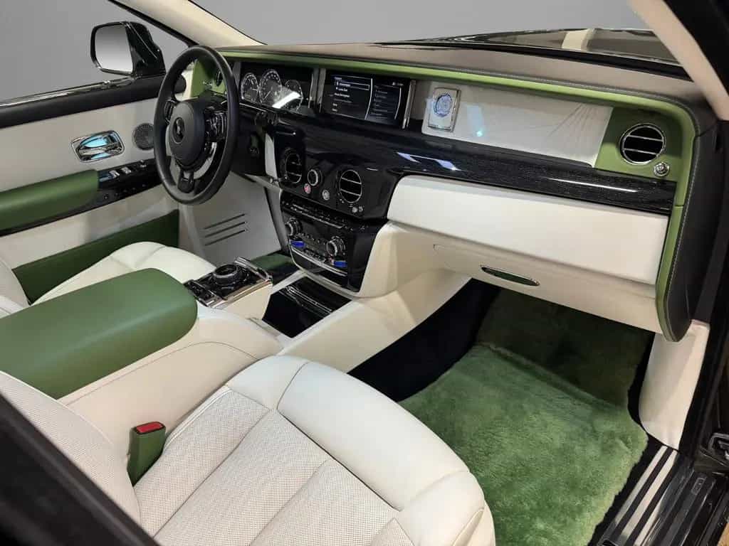 Rolls-Royce Phantom Extended (EWB) "The Connoisseur" 05/2022-photo-21