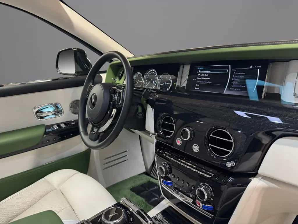 Rolls-Royce Phantom Extended (EWB) "The Connoisseur" 05/2022-photo-22