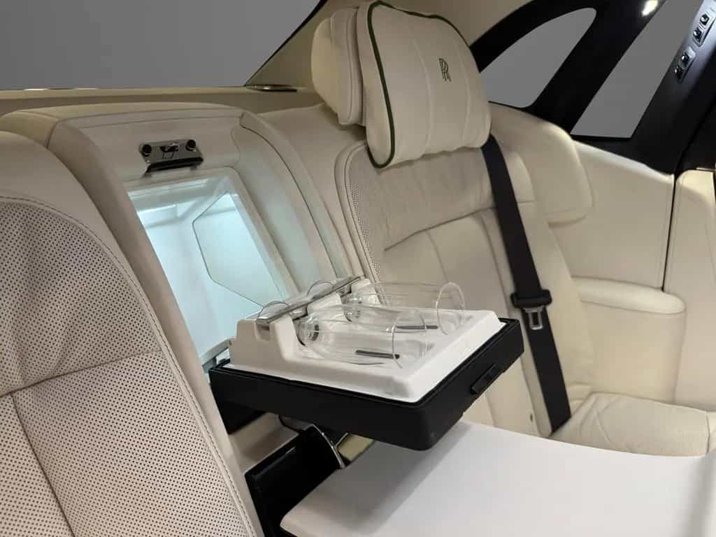 Rolls-Royce Phantom Extended (EWB) "The Connoisseur" 05/2022-photo-26