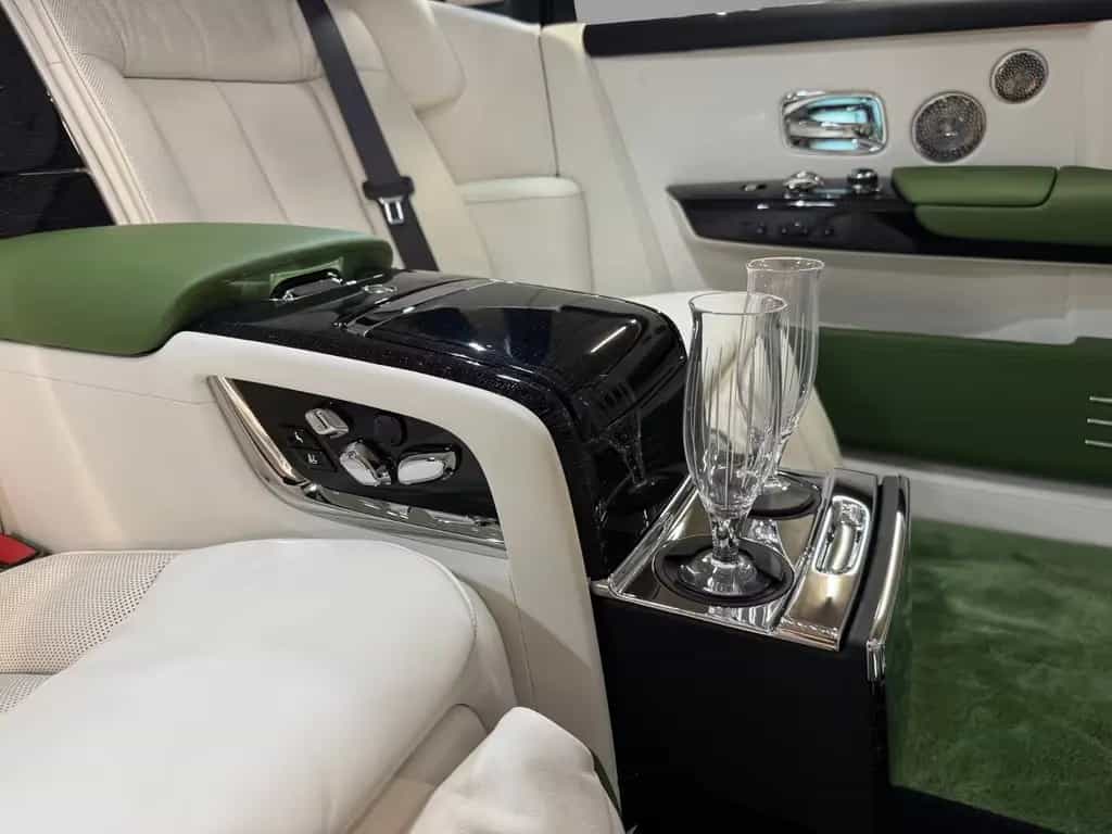 Rolls-Royce Phantom Extended (EWB) "The Connoisseur" 05/2022-photo-27