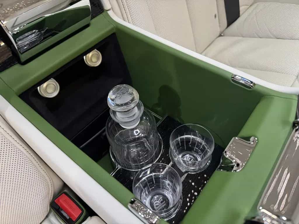 Rolls-Royce Phantom Extended (EWB) "The Connoisseur" 05/2022-photo-28