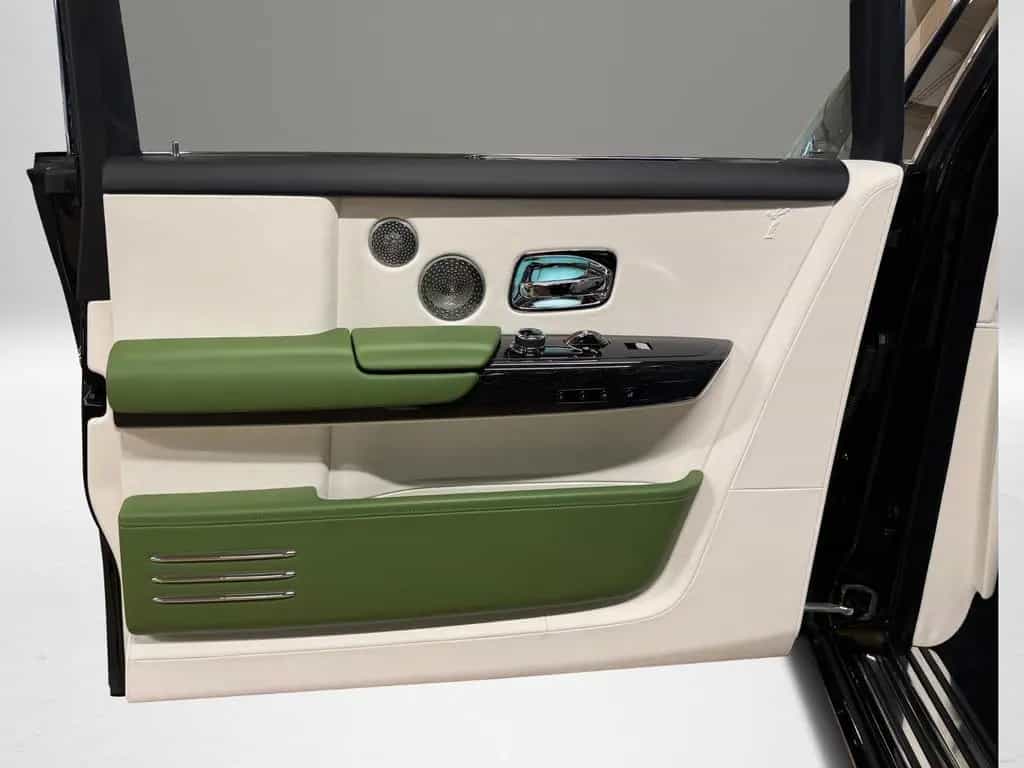 Rolls-Royce Phantom Extended (EWB) "The Connoisseur" 05/2022-photo-29