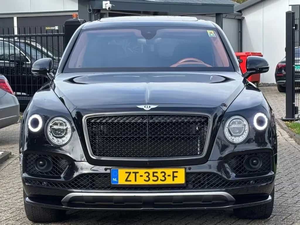 Bentley Bentayga 6.0 W12 Mulliner 2018 Zwart Carbon Akra 05/2018-photo-1
