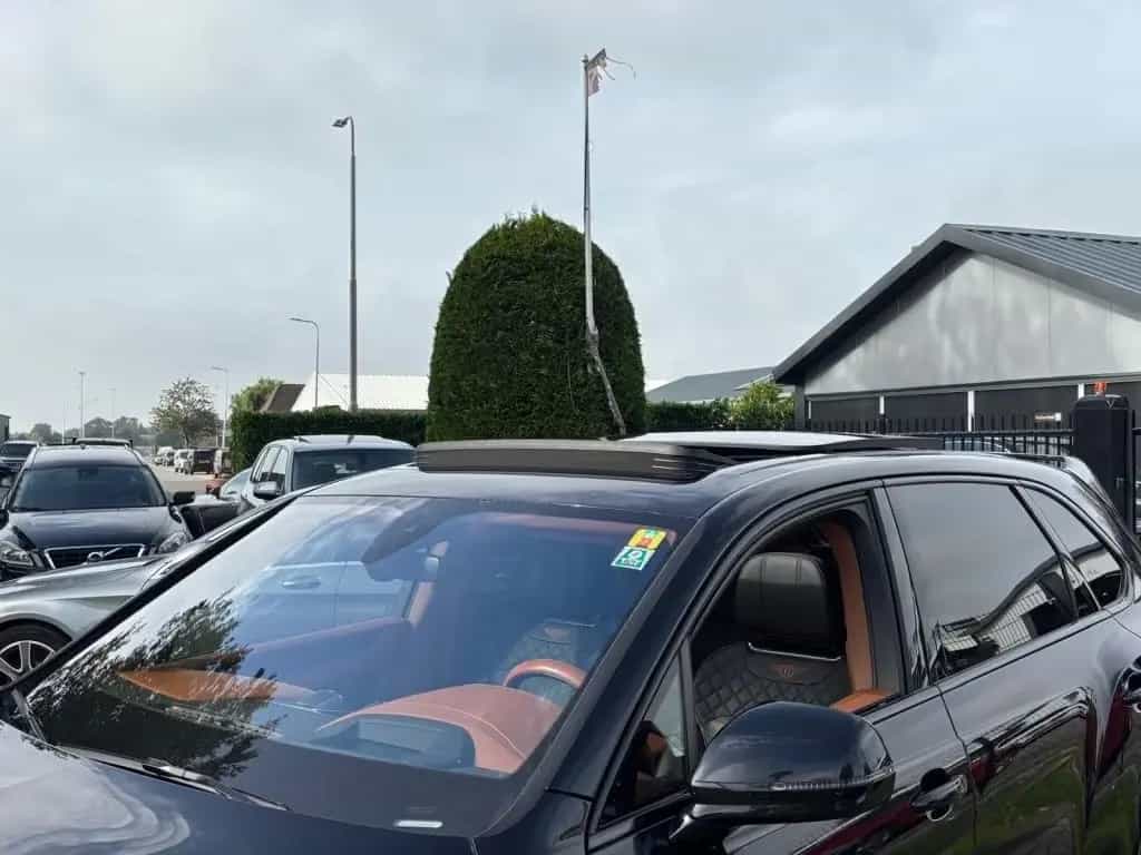 Bentley Bentayga 6.0 W12 Mulliner 2018 Zwart Carbon Akra 05/2018-photo-14