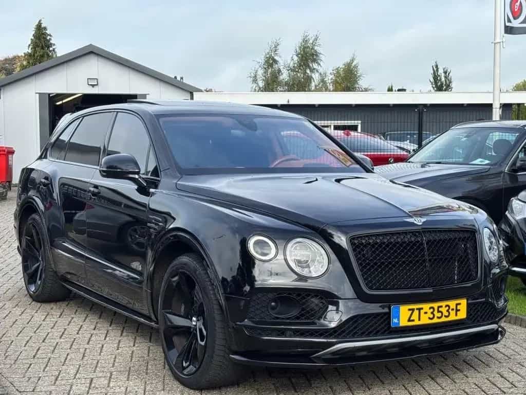Bentley Bentayga 6.0 W12 Mulliner 2018 Zwart Carbon Akra 05/2018-photo-2