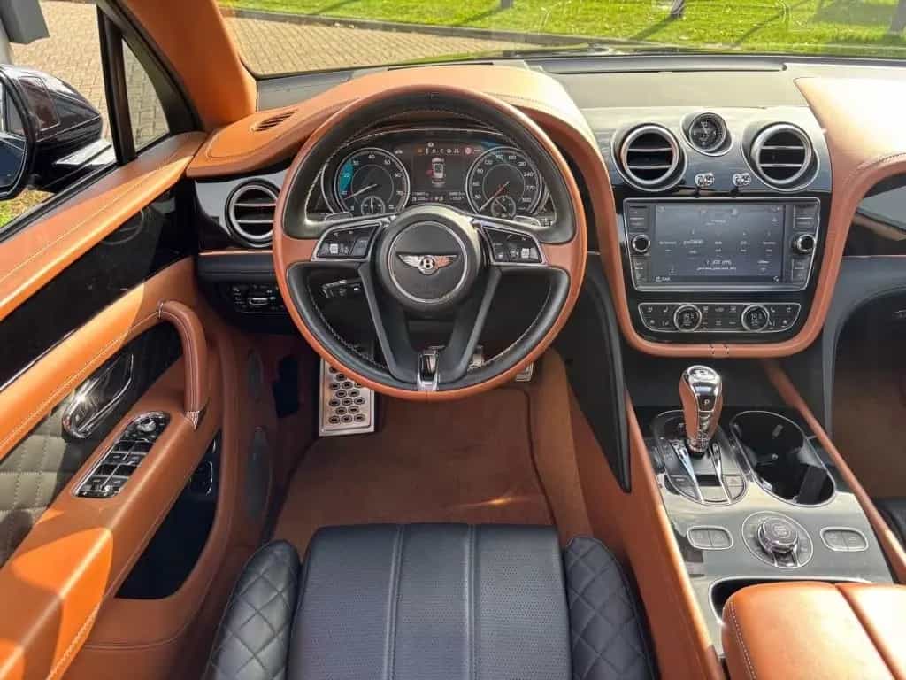 Bentley Bentayga 6.0 W12 Mulliner 2018 Zwart Carbon Akra 05/2018-photo-20