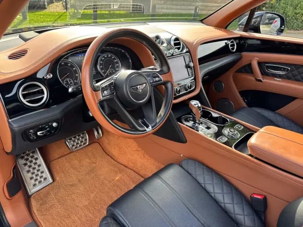 Bentley Bentayga 6.0 W12 Mulliner 2018 Zwart Carbon Akra 05/2018-photo-22