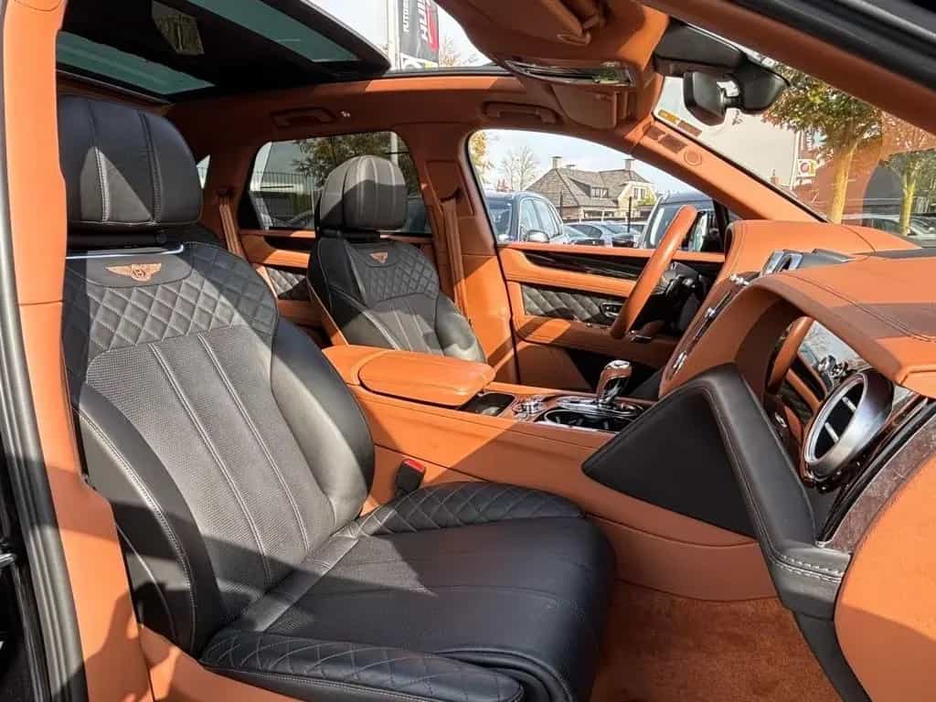Bentley Bentayga 6.0 W12 Mulliner 2018 Zwart Carbon Akra 05/2018-photo-23