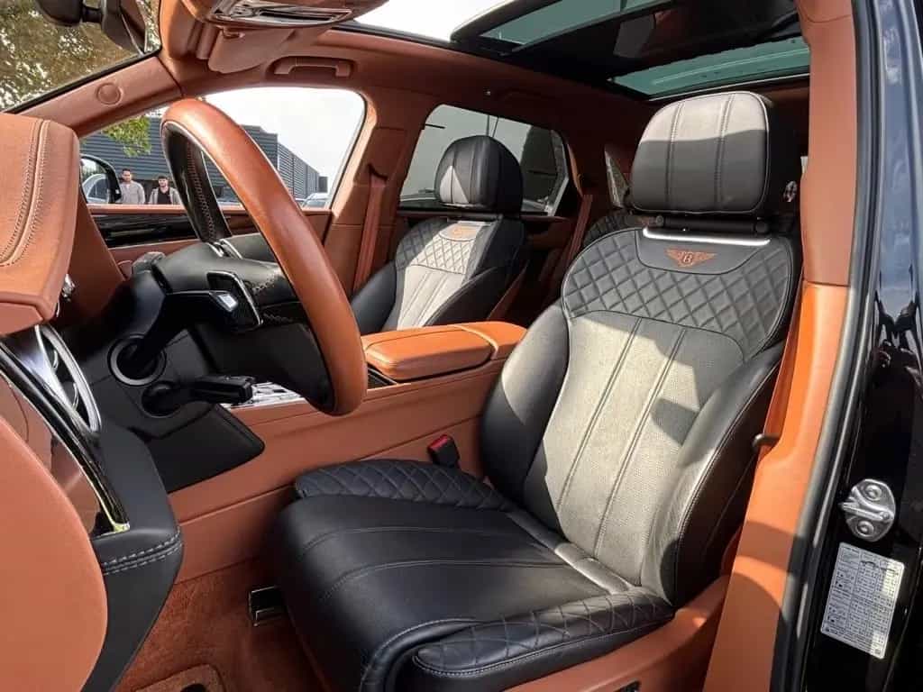 Bentley Bentayga 6.0 W12 Mulliner 2018 Zwart Carbon Akra 05/2018-photo-24
