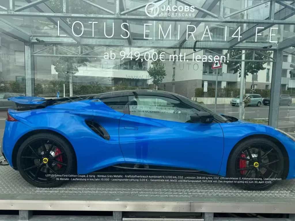 Lotus Emira 2.0 First Edition Seneca Blue null-photo-2