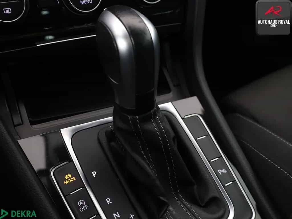 Volkswagen Golf Variant VII R 2.0 TSI 4M PANO,ACC,DYNAUDIO 01/2020-photo-17