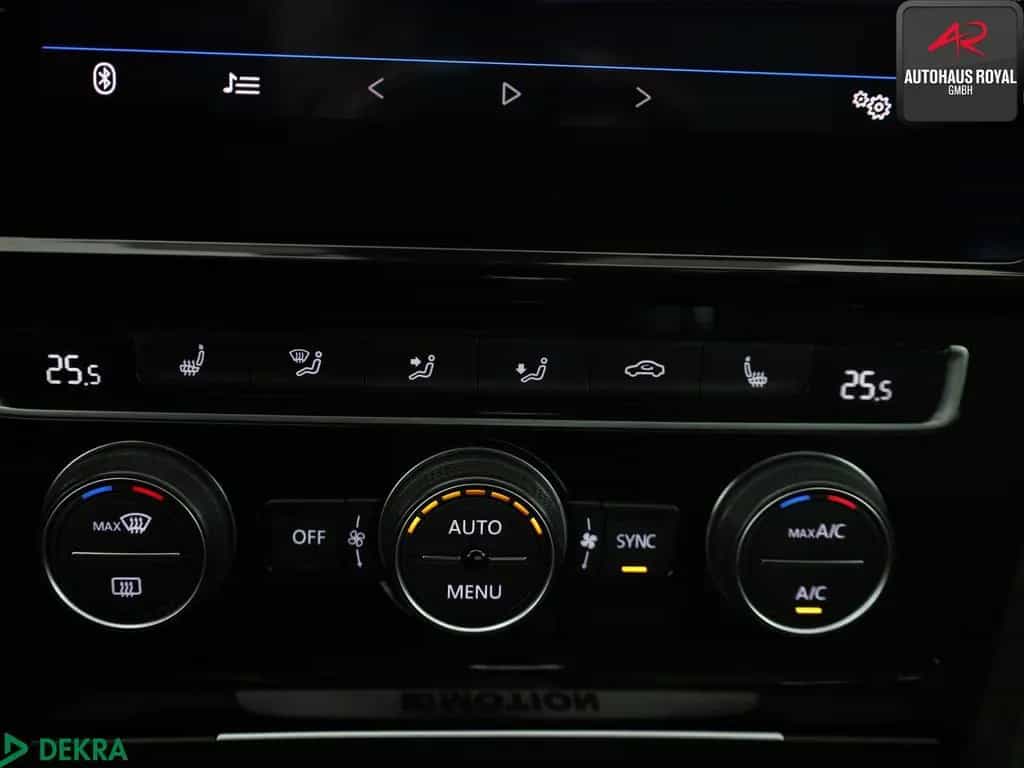 Volkswagen Golf Variant VII R 2.0 TSI 4M PANO,ACC,DYNAUDIO 01/2020-photo-19