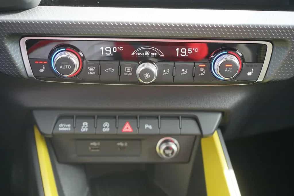 Audi A1 Sportback 1.0 TFSI LED Navi Tempomat DAB PDC 08/2019-photo-23
