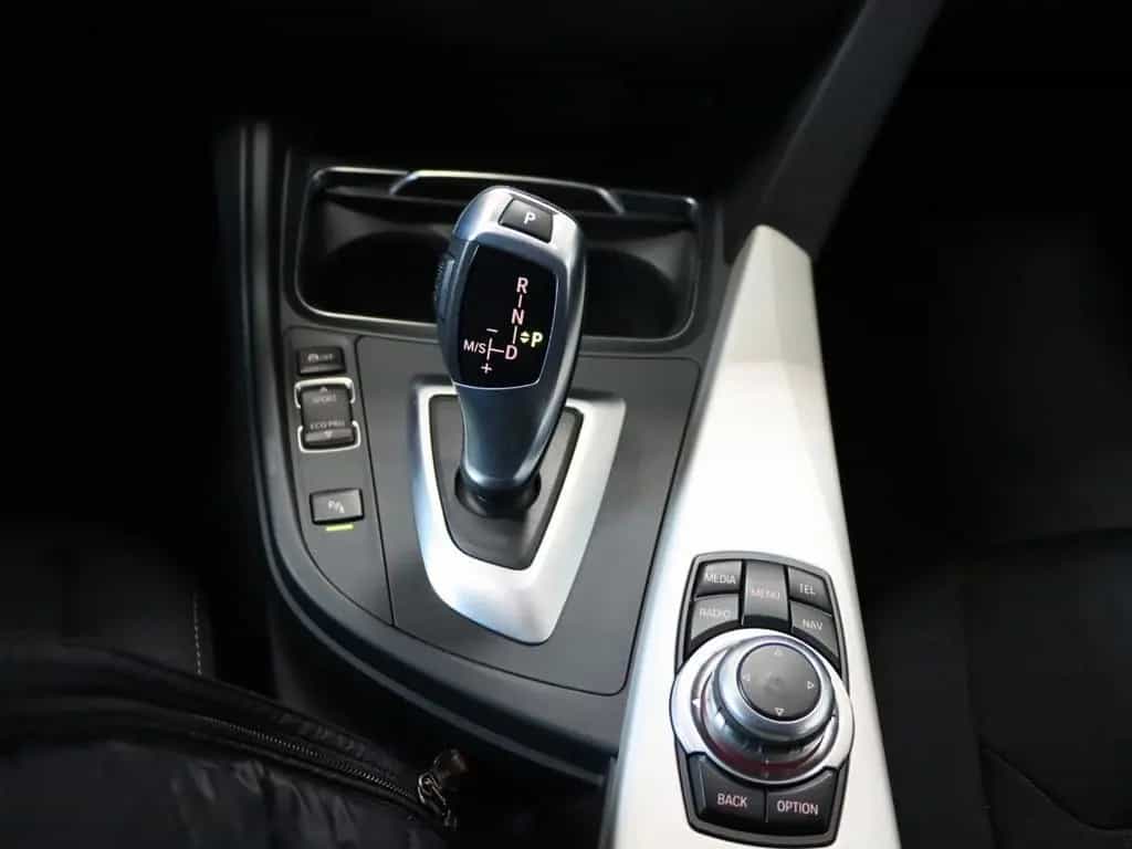 BMW 3 Series 318 Advantage LED SH 09/2017-photo-16