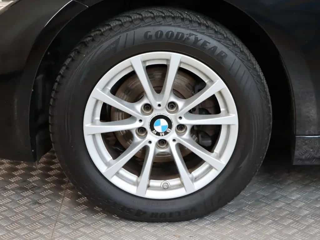 BMW 3 Series 318 Advantage LED SH 09/2017-photo-20