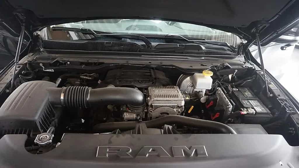 Dodge RAM 1500 HEMI *eTorque*Leder*AHK*Crew-Cab*Navi* 01/2022-photo-17