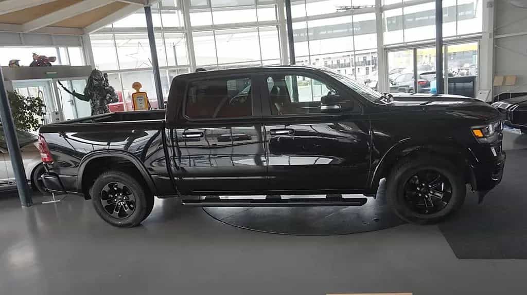 Dodge RAM 1500 HEMI *eTorque*Leder*AHK*Crew-Cab*Navi* 01/2022-photo-3