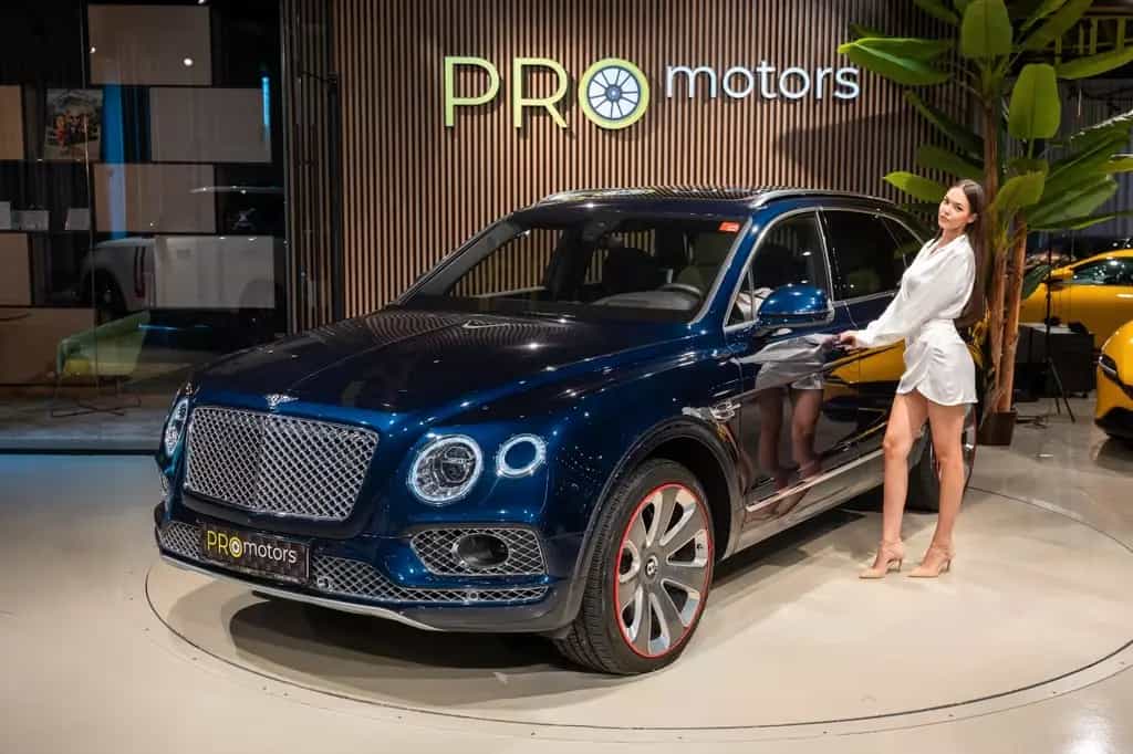 Bentley Bentayga 6.0 W12 Mulliner 4WD Autom. 08/2018-photo-0