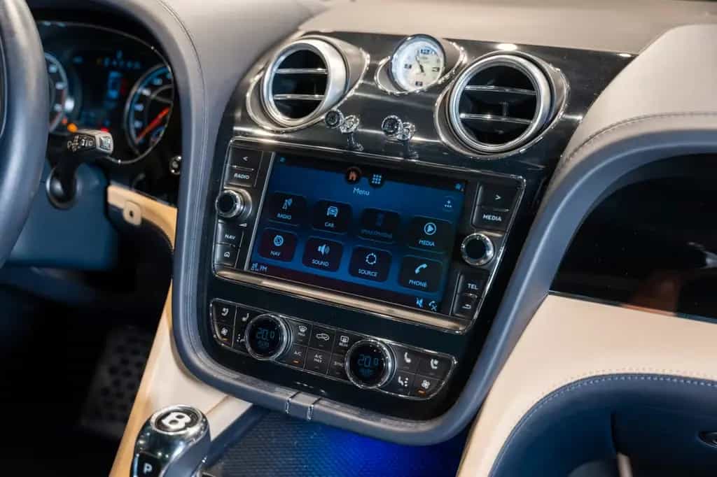 Bentley Bentayga 6.0 W12 Mulliner 4WD Autom. 08/2018-photo-11