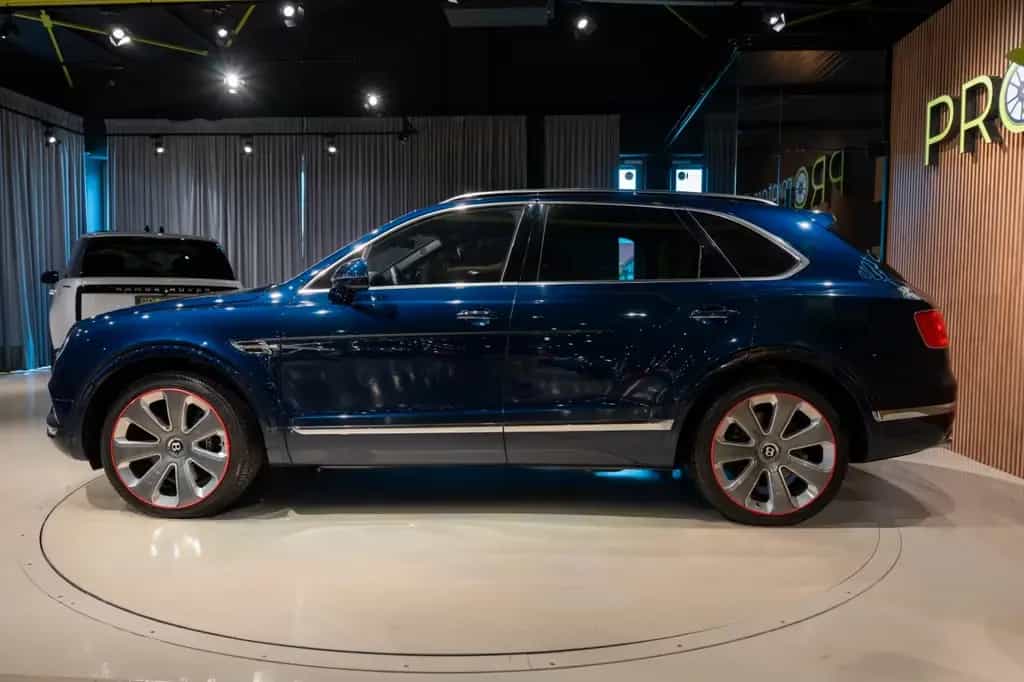 Bentley Bentayga 6.0 W12 Mulliner 4WD Autom. 08/2018-photo-4