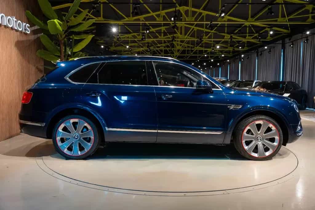 Bentley Bentayga 6.0 W12 Mulliner 4WD Autom. 08/2018-photo-5