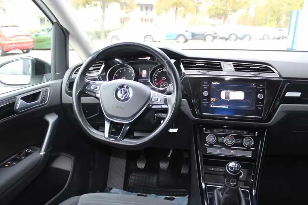 Volkswagen Touran 1.4l Highline + AHK 07/2018-photo-10