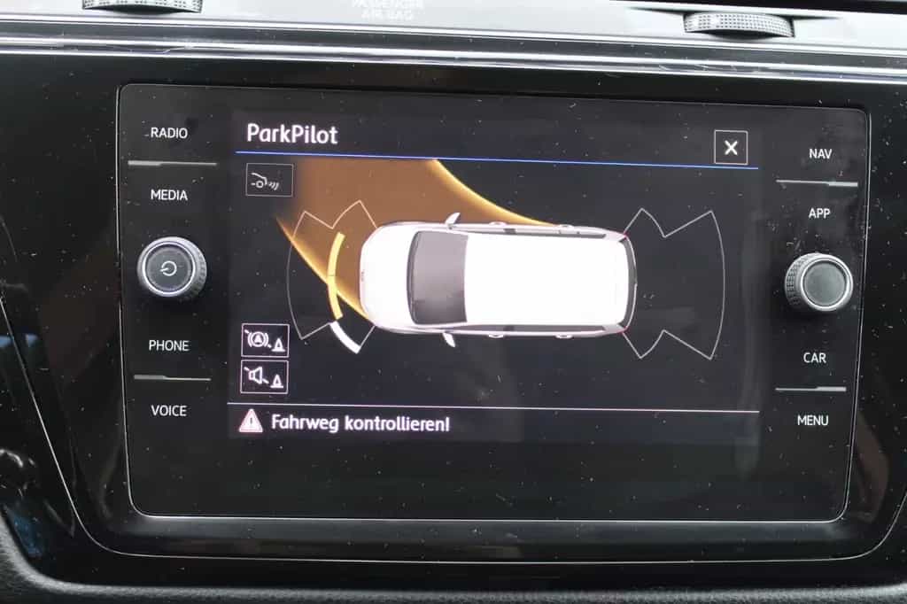 Volkswagen Touran 1.4l Highline + AHK 07/2018-photo-11