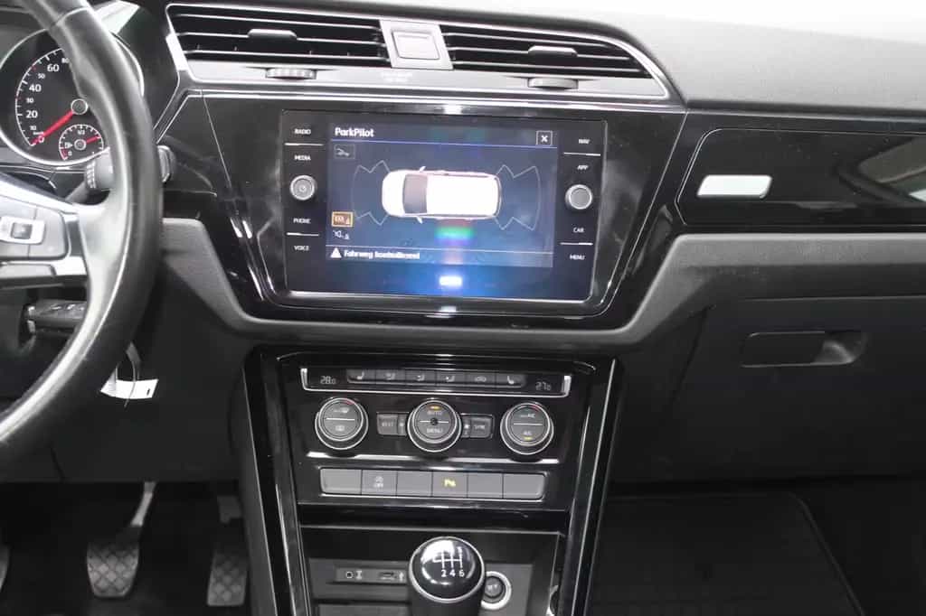 Volkswagen Touran 1.4l Highline + AHK 07/2018-photo-17