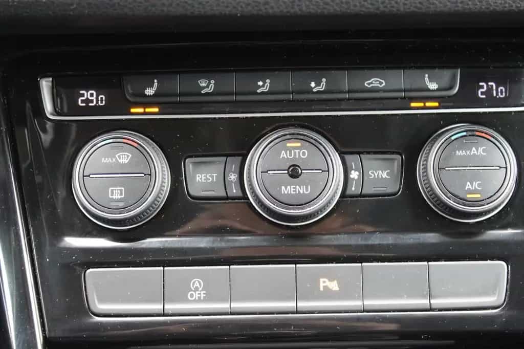 Volkswagen Touran 1.4l Highline + AHK 07/2018-photo-20
