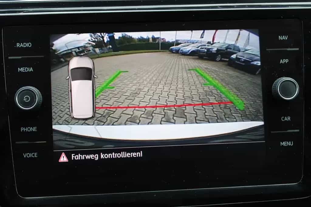Volkswagen Touran 1.4l Highline + AHK 07/2018-photo-21