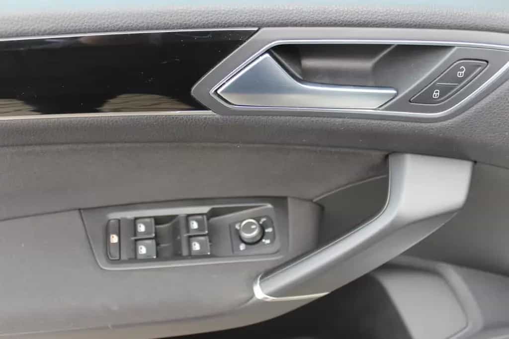 Volkswagen Touran 1.4l Highline + AHK 07/2018-photo-23