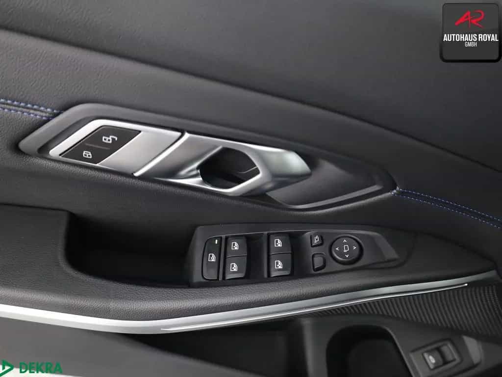 BMW 330 i T M SPORT SHADOW LASER,HUD,KAMERA,KEYLESS 09/2022-photo-24