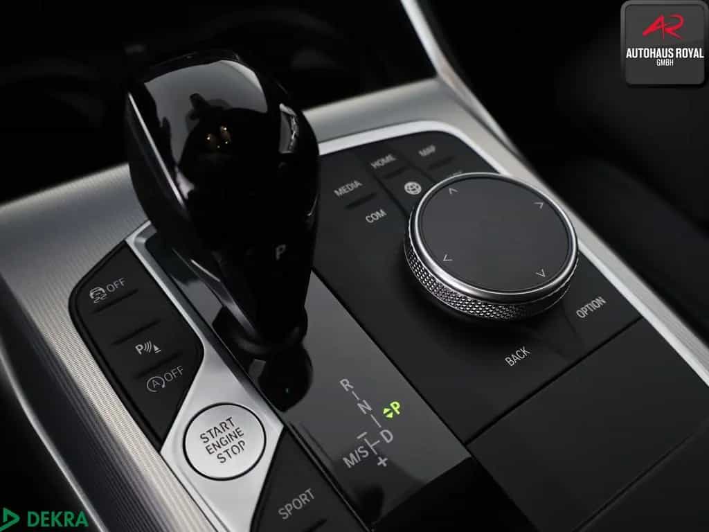 BMW 330 i T M SPORT SHADOW LASER,HUD,KAMERA,KEYLESS 09/2022-photo-26