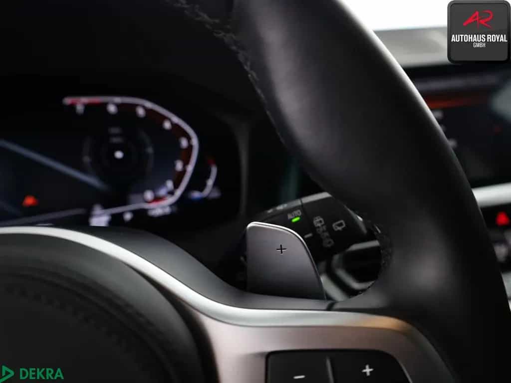 BMW 330 i T M SPORT SHADOW LASER,HUD,KAMERA,KEYLESS 09/2022-photo-27