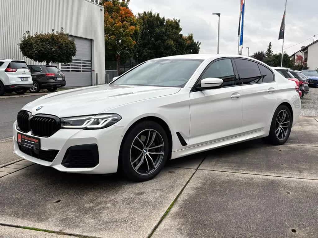 BMW 5 Series 520d Steptr. Limo M-Sport ACC KAM AHK LED SHZ 08/2022-photo-3