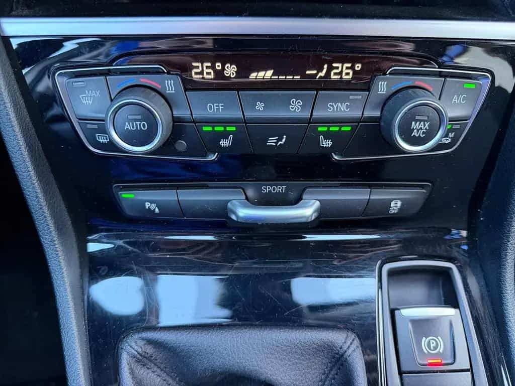 BMW 2 Series 218i Gran Tourer Advantage Navi SHZ PDC  AHK 10/2017-photo-24