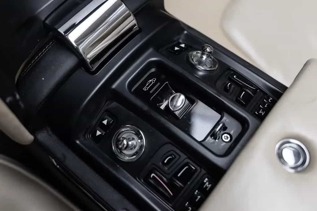 Rolls-Royce Phantom Drophead - Full Service History - Teak D 09/2008-photo-19