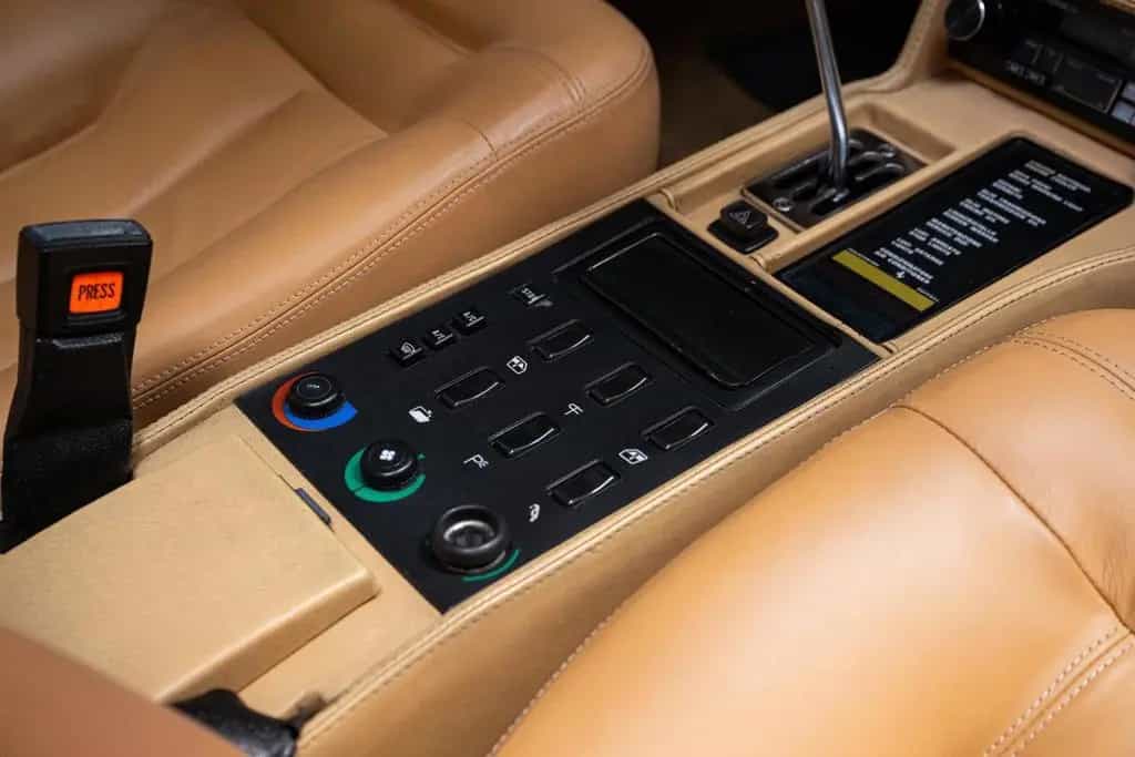 Ferrari Mondial 8 Quattrovalvole - Fully Serviced - Low 02/1985-photo-23