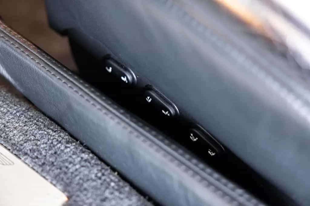 Aston Martin Vanquish V12 - S 5.9 - Dealer Maintained - 02/2006-photo-10