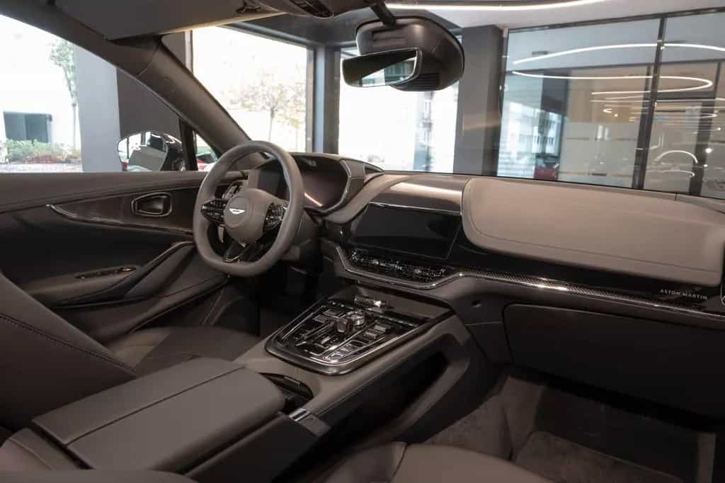 Aston Martin DBX 707 China Gray, Gloss Black, AHK,SHZ, 10/2025-photo-7