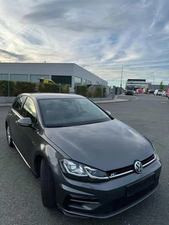 Volkswagen Golf VII 1.5 TSI Highline R-LINE LED TÜV NEU 07/2019-photo-1