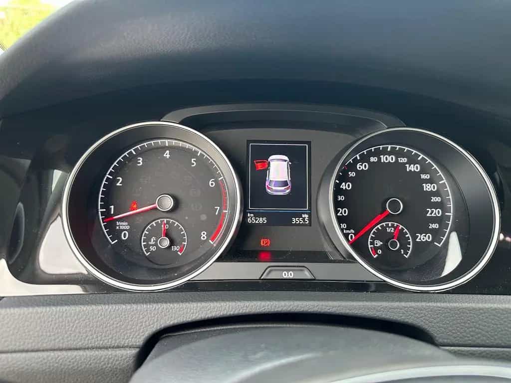 Volkswagen Golf VII 1.5 TSI Highline R-LINE LED TÜV NEU 07/2019-photo-12