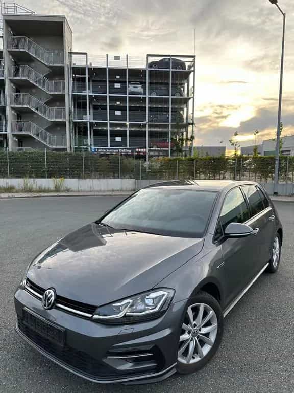 Volkswagen Golf VII 1.5 TSI Highline R-LINE LED TÜV NEU 07/2019-photo-2