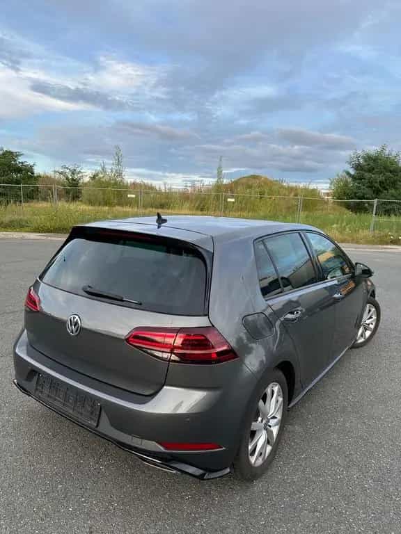 Volkswagen Golf VII 1.5 TSI Highline R-LINE LED TÜV NEU 07/2019-photo-3
