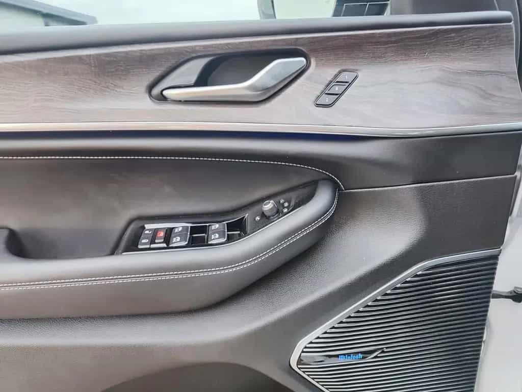 Jeep Grand Cherokee Overland 06/2022-photo-10