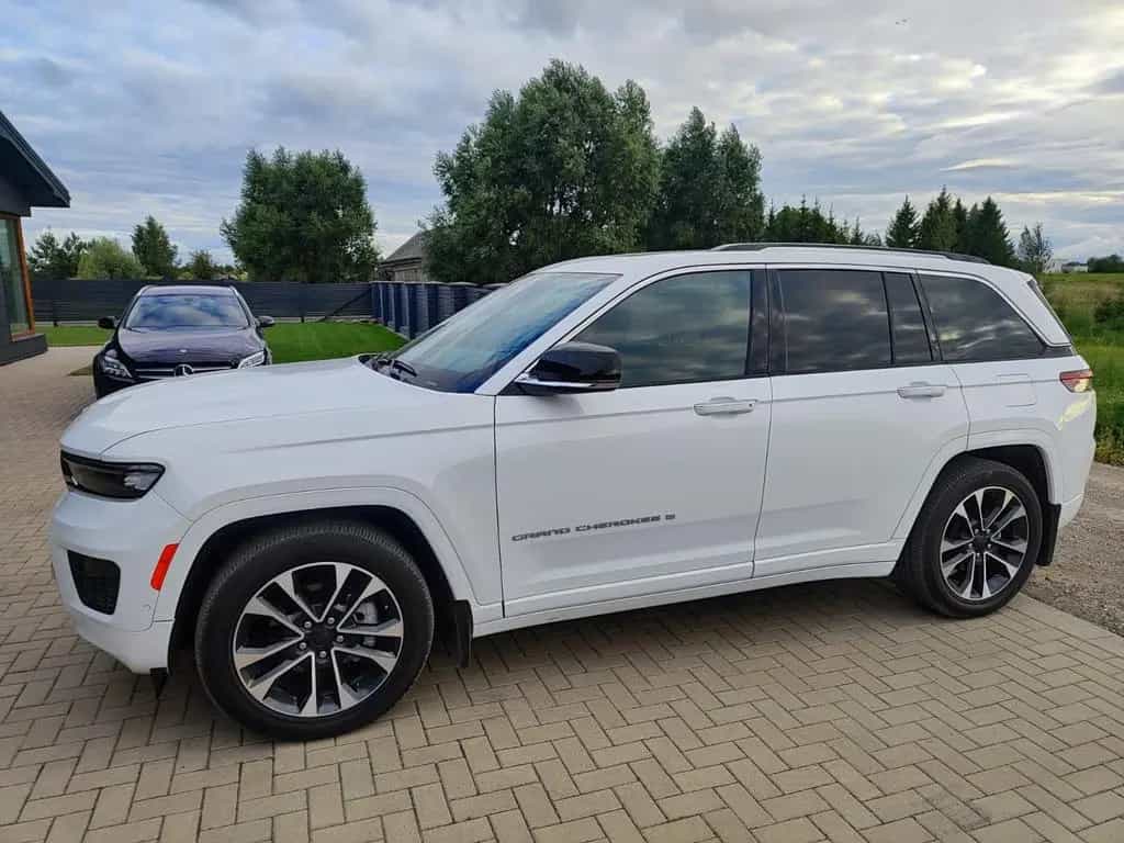 Jeep Grand Cherokee Overland 06/2022-photo-2